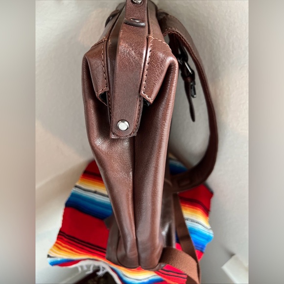 Genicci Leather Backpack Brown Laptop Work School Bag - Picture 7 of 16